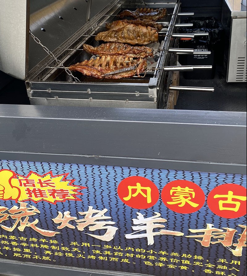 　燒羊排，厚肉多汁，吃羊肉還是滿口肉好吃。