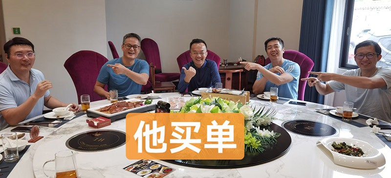 　還有兩個菜，埋單七百幾，真是大酒樓水準，大排檔價錢。