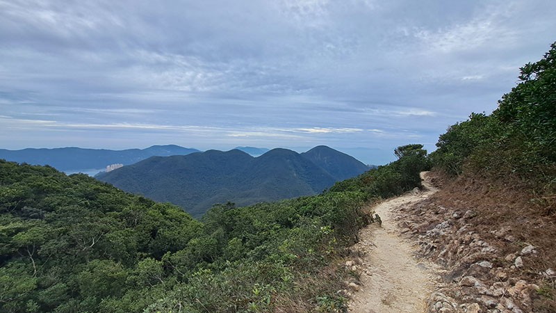 　前面的孖崗山等著。