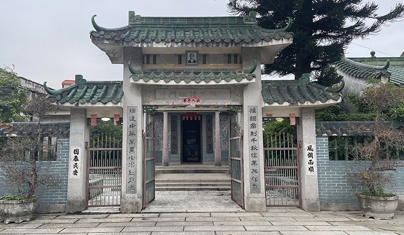 　左步村也是历史文化名村，最大名氣該是孫中山的祖居地，孫中山的祖先就是從這裡搬到翠亨村的，孫中山及其後裔的孫氏族人也曾多次來到左步村祭祖。