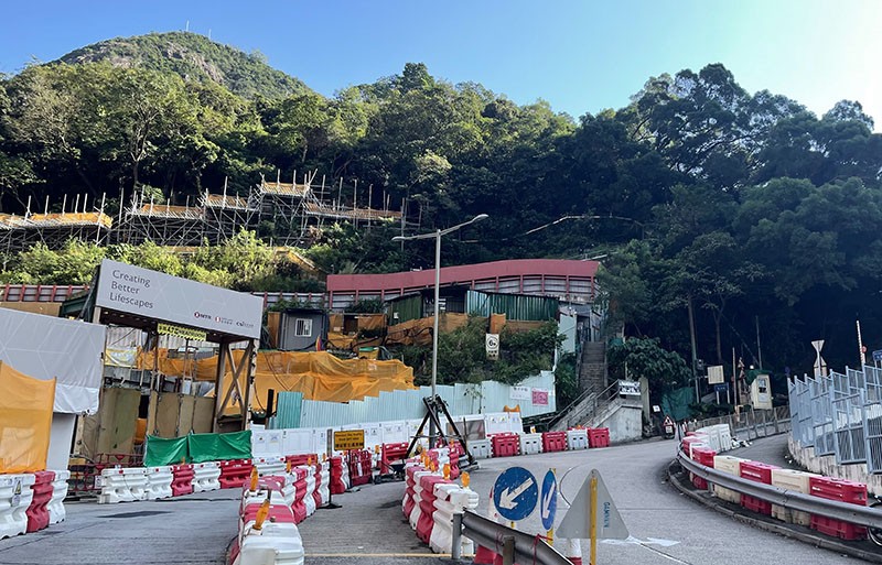 　走了兩公里馬路邊終於來到魔鬼山山腳下，第三段的第一個標距柱＃19就在這裡。