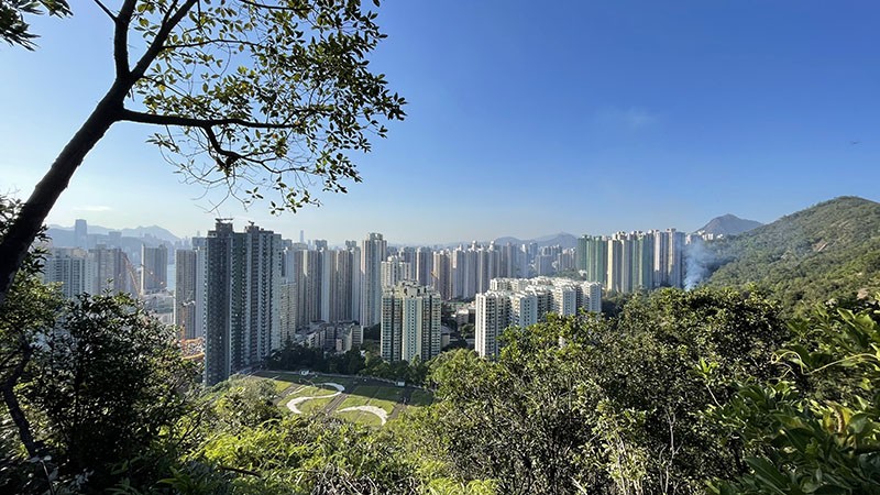 　回望西面的油塘區。