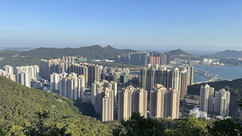 　海拔雖不高，但視野挺開闊，正好可以認識一下香港的地理位置。<br /><br />　東面的將軍澳。