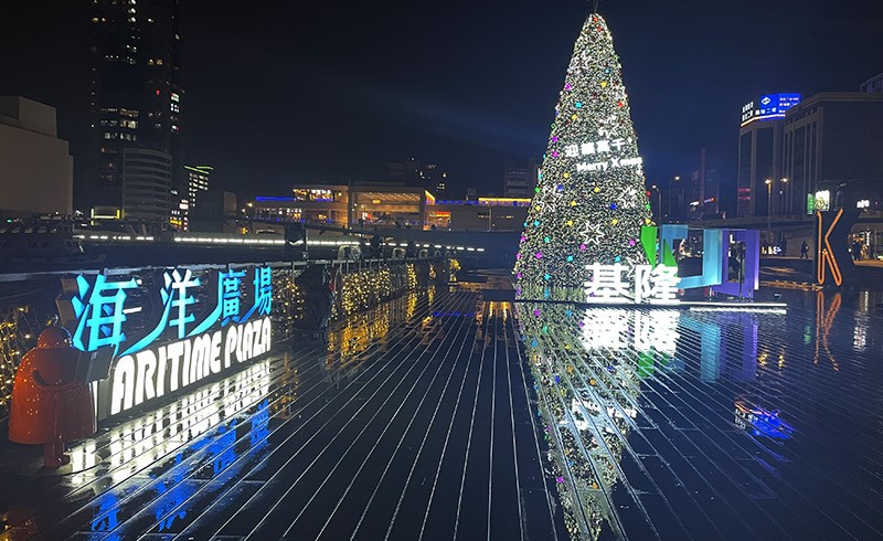 　港口盡頭是海洋廣場。