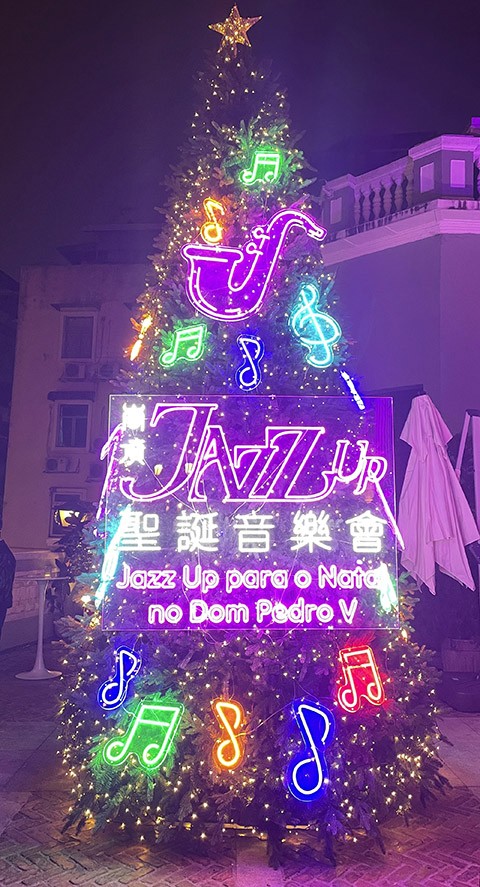 　為配合是次活動，崗頂劇院增添了聖誕氣氛佈置，濃厚的節日元素為世遺建築注入了活力。