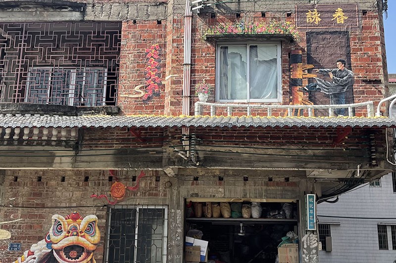 　現在的葉問宗師館不僅是當地的旅遊景點，還是詠春拳的習練基地，羅村將其作為當地旅遊文化產業進行了推廣，讓更多人到此參觀、尋根、展示、交流以及習練正統詠春拳。