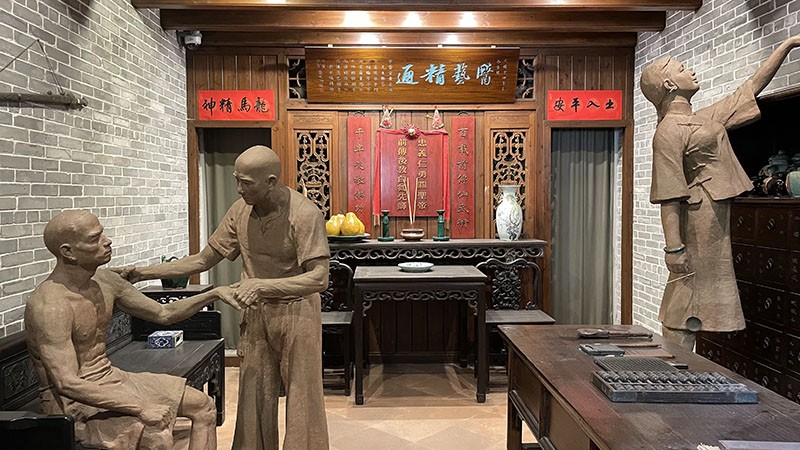 　寶芝林復原館。<br /><br />　黃飛鴻除了是嶺南武術界的一代宗師，也是一位濟世為懷、救死扶傷的名醫。