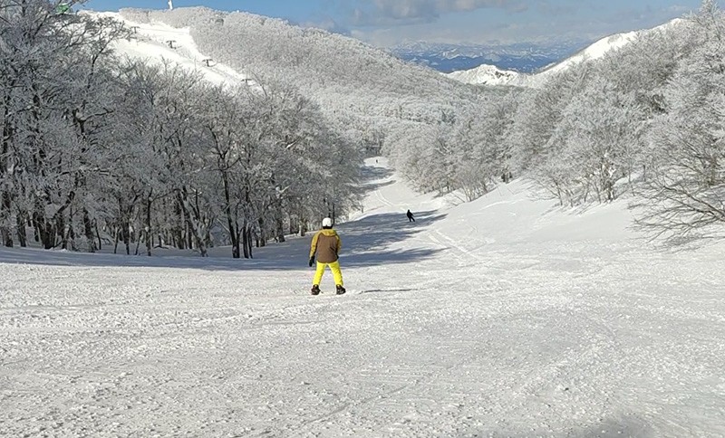 　雪道有陡有緩，陡就推坡。