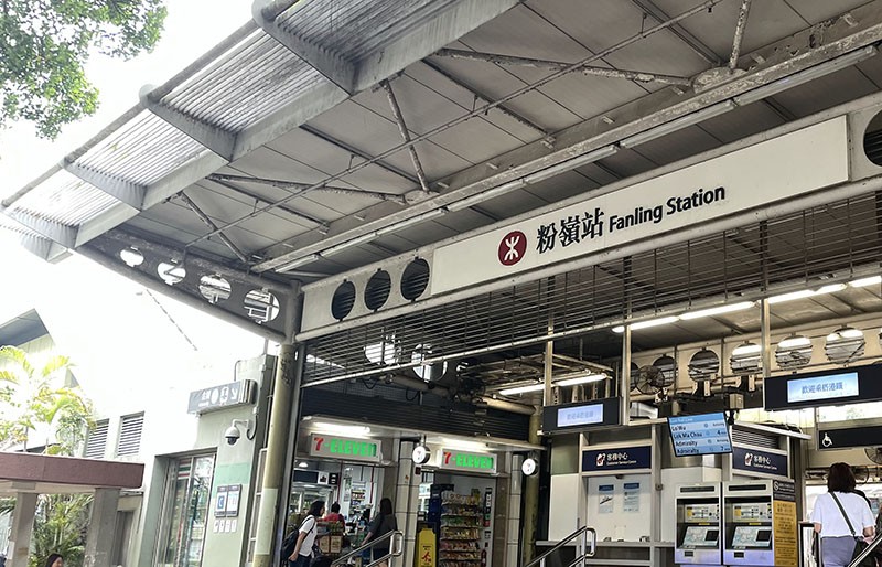 　小巴到粉嶺站再轉車回家。好像是第一次到粉嶺，地鐵站一帶也很熱鬧。