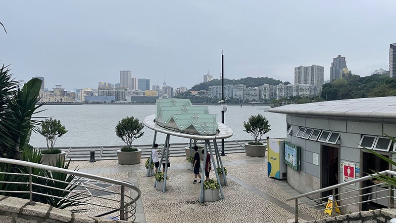 　到水塘又有小雨。