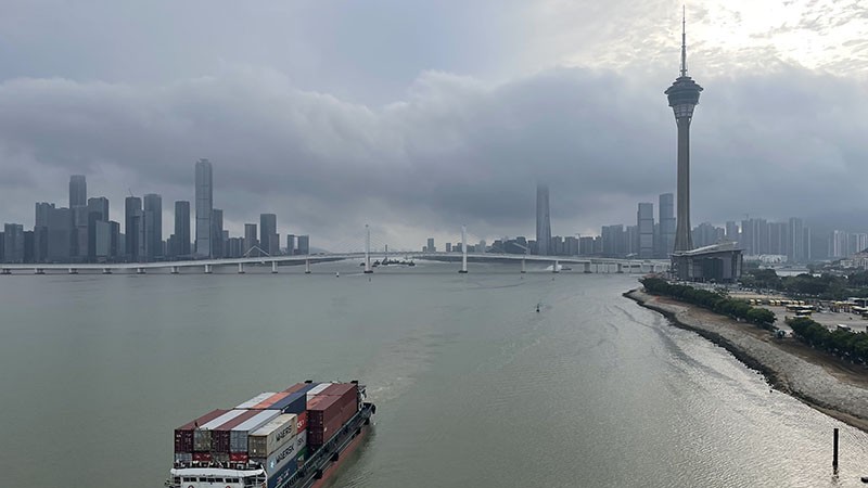 　對比十年前，對面大樓多了很多，人唔知又多了多少?