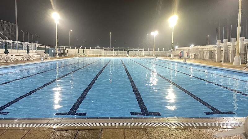 　19:35到達黑沙，今天也是黑沙泳池今年第一天開放，行完游水最爽。但今天平路，想不到也挺累，游了三百多米就抽筋了。