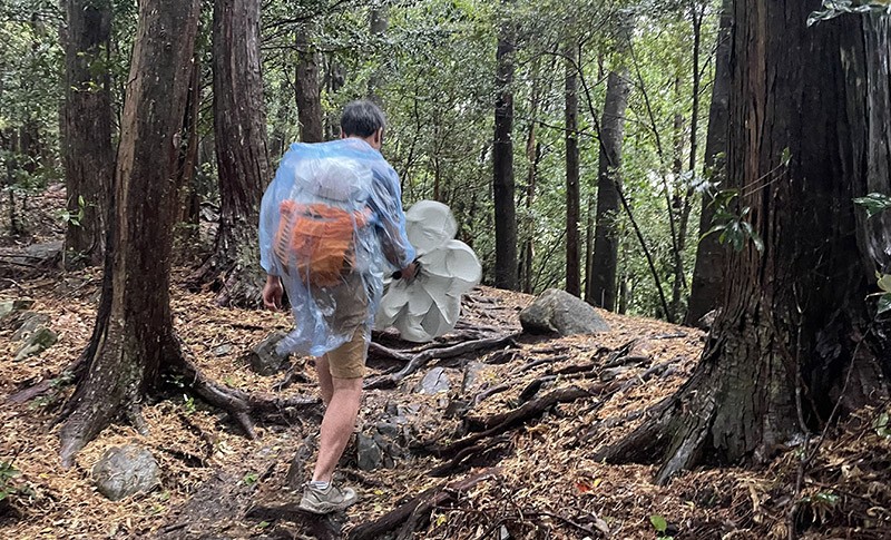 　前一公里是海拔300米的爬升，想不到已經故意最遲出發，但也這麼快就遇上人龍，一個跟一個慢慢走，想起珠峰登頂的人龍。