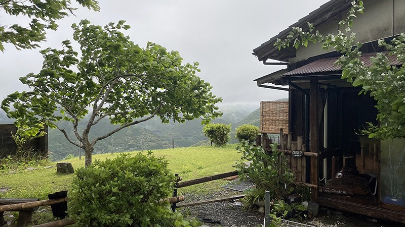 　小村莊有些民宿。