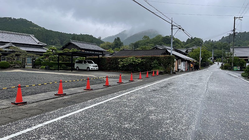 　這條主道似是村中心了，當地人影始終不見，偶見三三兩兩的行山客。