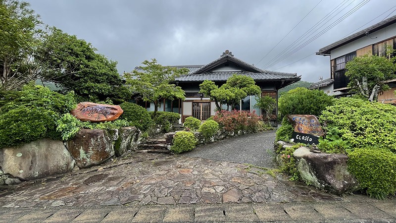 　村有些旅館，有些看來挺有歷史感，據說這裡一直都是朝聖者的主要歇腳地，這村好像是因為做朝聖者民宿而發展起來的。