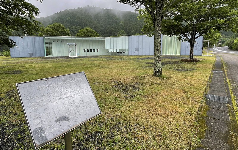 　一個人口只有450人的小村莊，居然也有一間美術館，其中展示兩位和歌山出身的畫家的作品。我們晚到早走，無緣欣賞。