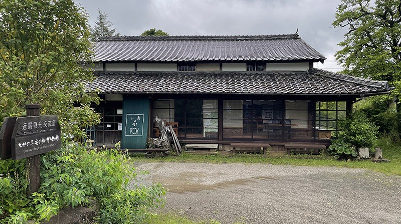 　重回古道，村裡見有兩三間似是飲食店，但看來只有中午才有機會了。