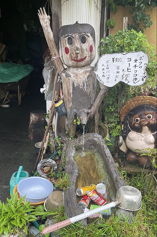 　沿途比昨天多一些地方有補給休息點。