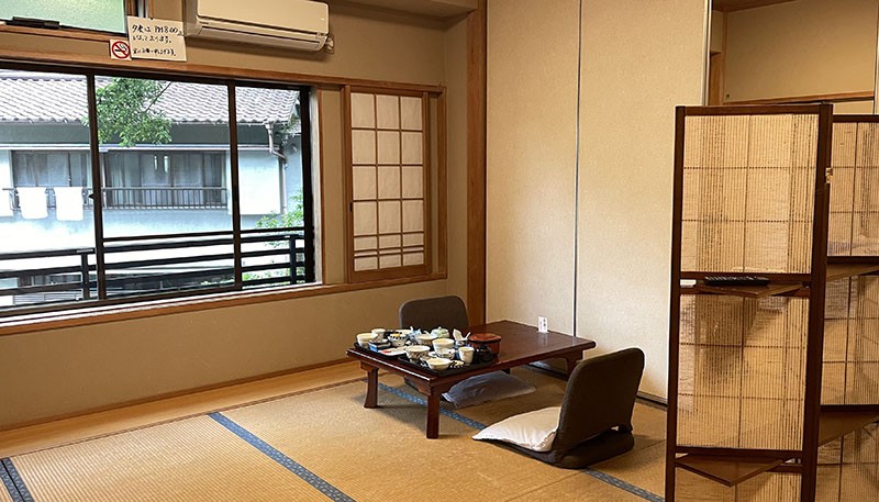 　泡完溫泉，晚餐18:30開餐。