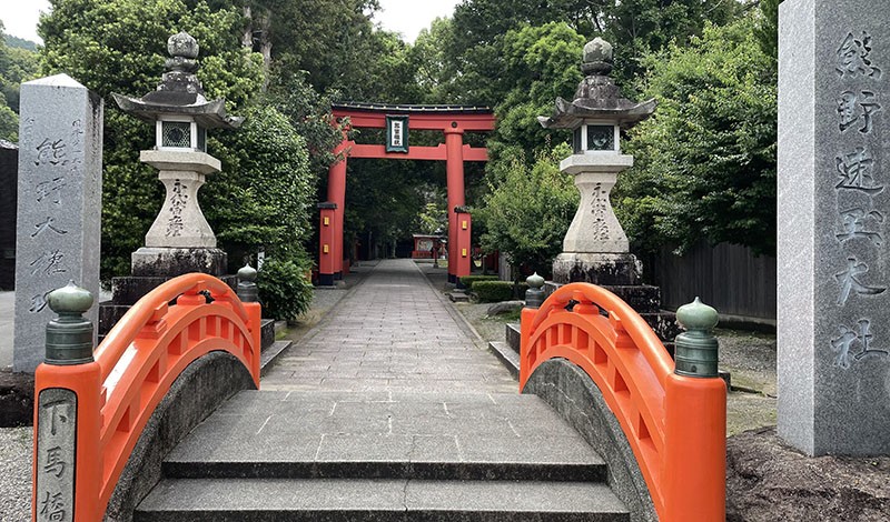 　可能是現代人交通太方便，還是外來觀光客，來到熊野三山之一的聖地，並沒有以前信眾的那種激動。