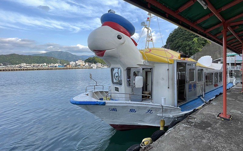 　泡完溫泉打算坐早上七點第一班船去漁港參觀鮪魚拍賣，但船員說今天「HOLIDAY」，看來也不是天天都有拍賣，有些遺憾無緣見識拍賣現場。