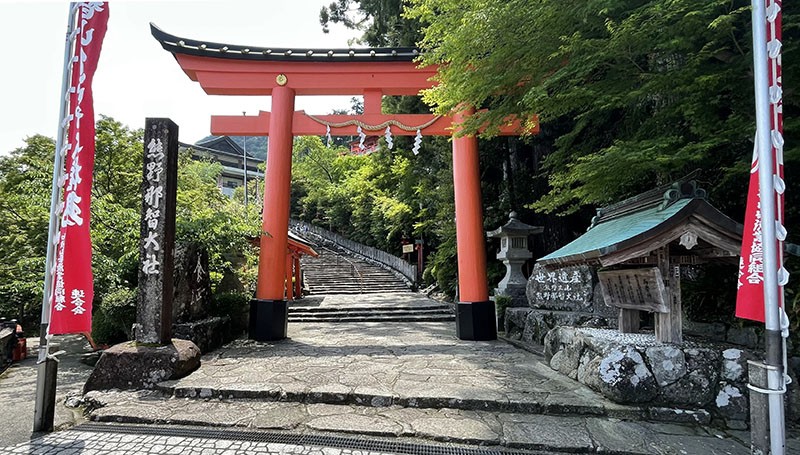 　身為熊野三山之一，熊野那智大社自古是熊野古道參拜路的終極朝聖終點之一。