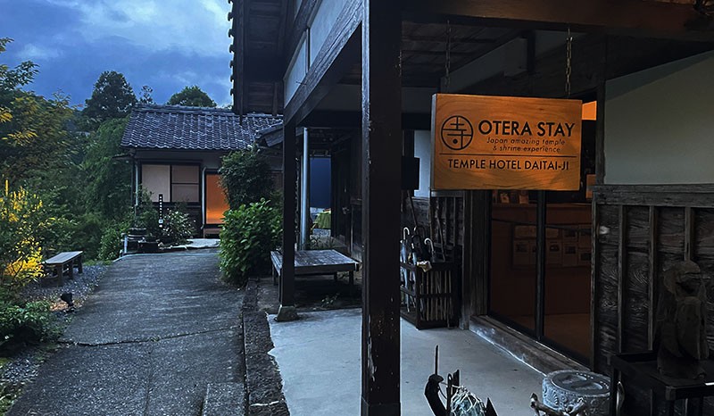 　本殿後面的接待，這種對外開放住宿的寺院，在日本叫宿坊。