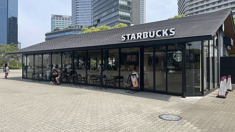　碼頭附近的「JO-TERRACE OSAKA」，則是匯集了以享用輕食為主的咖啡廳與餐廳，是市民及遊客休閑的好地方。
