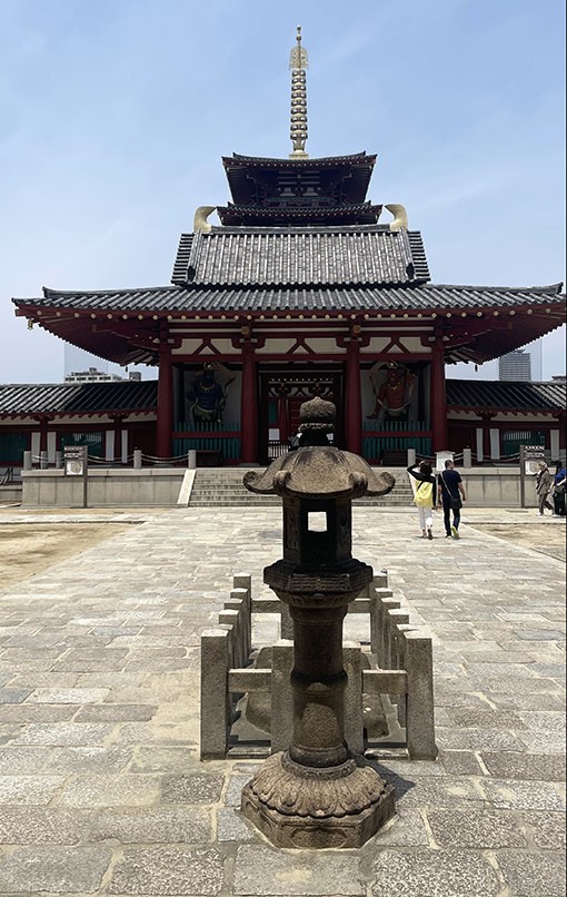 　中門(仁王門)，位於南大門之後。