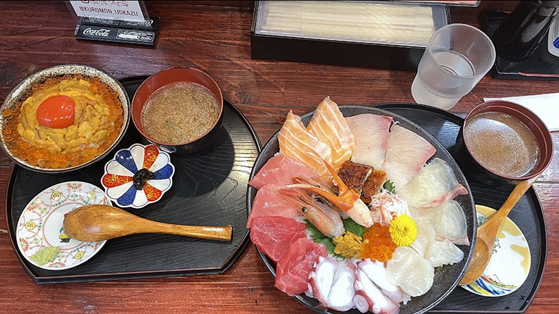 　海膽魚子好好味，但份量比較小，海鮮蓋飯(¥3,900)明顯大很多。此行小夥伴總是說吃不多，差不多餐餐都救濟一下笨忍，太感激了。