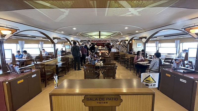 　二層的「Sala de Patio」內則設有販售飲品和輕食的賣店。