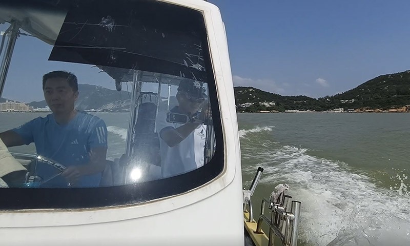 　全程航道沒遇多少船，但還是要眼觀四方，回程時就碰到一木條，幸好無大礙。