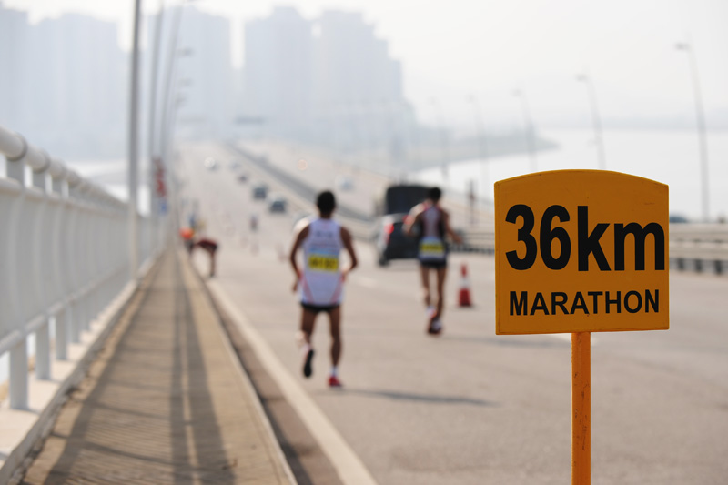 　沿途見到不少運動員一拐一拐的。馬拉松真不是一個只靠意志力就能完成的運動，最重要是要有一個健康的身體。
