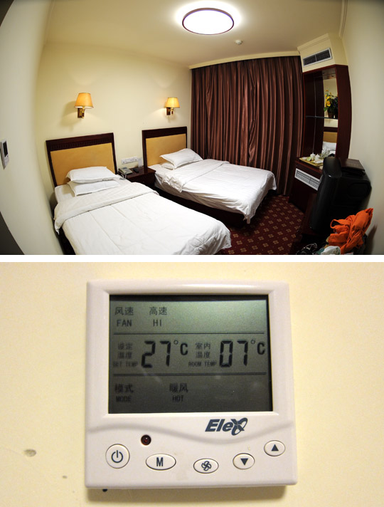 　在山頂能住到這樣的酒店，非常滿意了。<br /><br />　晚上天氣很冷，吃完晚飯直接回到酒店房，倍感溫暖。看一看溫度，房內原來只有7度，馬上開暖氣，經過一兩小時的努力，在睡前提高到13度。