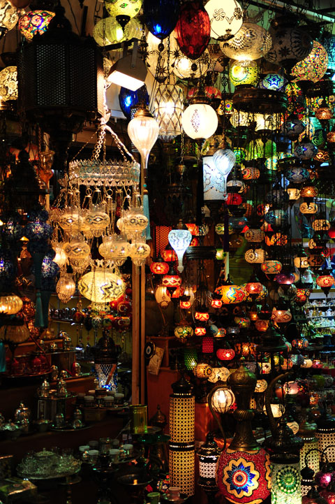 　大市集賣的東西多半是土耳其的民俗藝品，以遊客為主要對象。因為早幾天大家在其他旅遊景點或超市都進了不少貨，在這裡反而是逛逛為主。