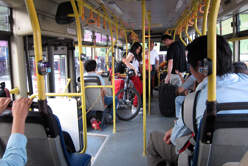 　最後也經橫琴關回澳門，原來單車可免費上接駁巴士的。