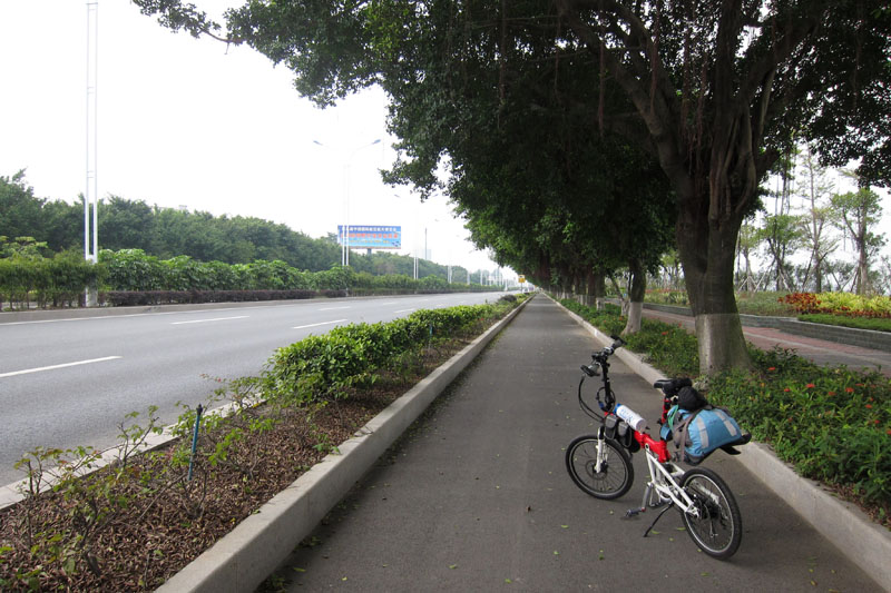 　很漂亮的單車徑，唐家到珠海北師大一段自從重修後，這次是第一次踩車經過。